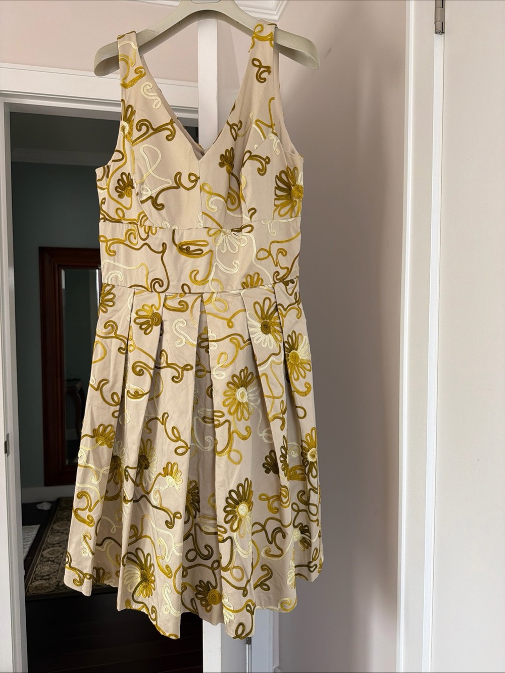 Chetta B. by Sherrie Bloom and Peter Noviello Cotton Beige Floral Pleaded 12